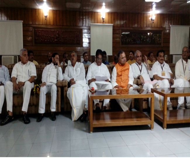 पटना पहुंचे भाजपा के राष्ट्रीय अध्यक्ष अमित शाह, हुआ भव्य स्वागत, देखें तस्वीरें...